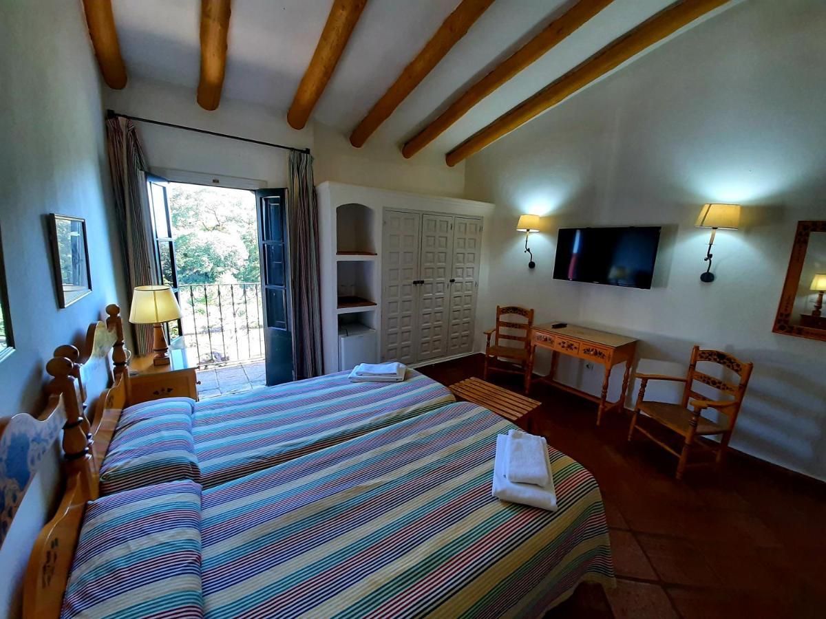 Finca Valbono Apartamentos Rurales Y Hotel Aracena Exterior photo