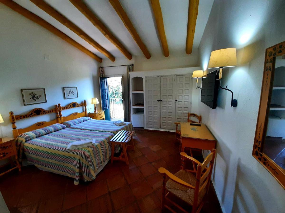 Finca Valbono Apartamentos Rurales Y Hotel Aracena Exterior photo